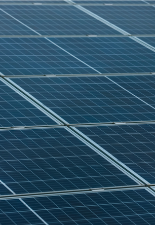 Desarrollamos y vendemos 15 MW de solar FV. Además, construimos la subestación de Escúzar para mejorar el suministro eléctrico de la zona.
