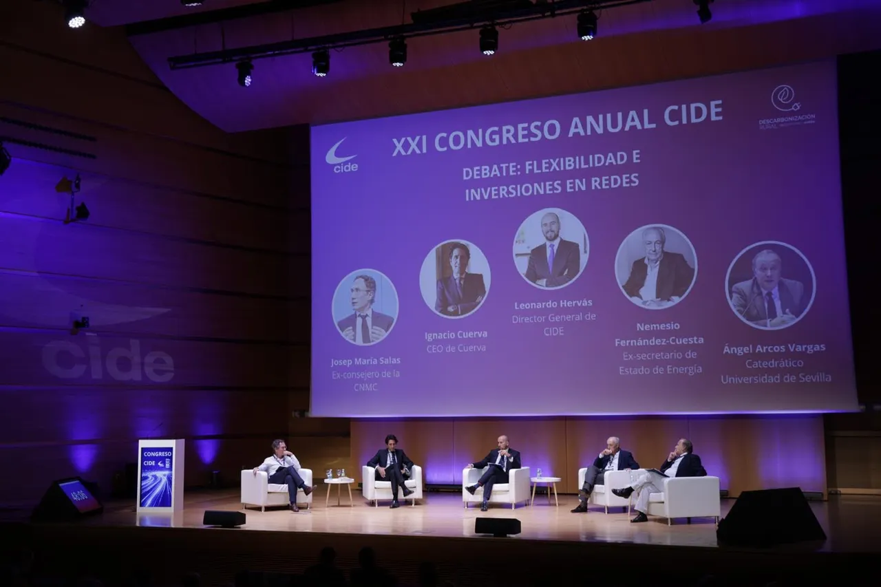 Participantes mesa-debate "Flexibilidad e inversiones en redes"