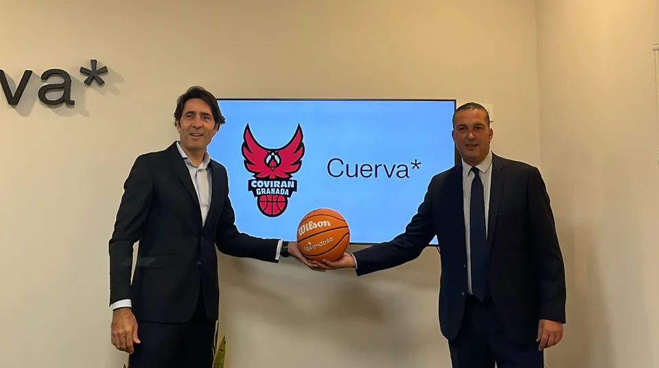 Ignacio Cuerva y Óscar Fernández en la renovación de la novena temporada de patrocinio