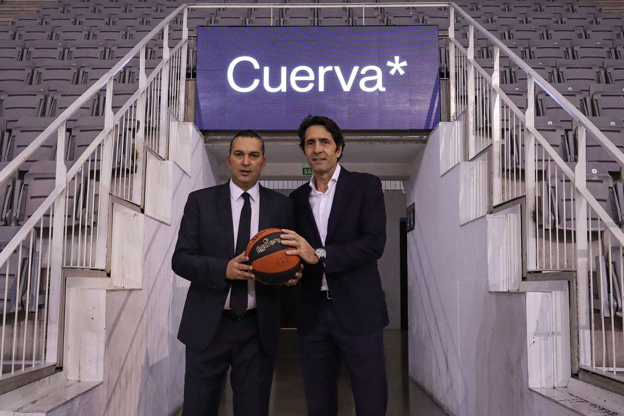 Óscar Fernández-Arenas e Ignacio Cuerva en la firma de la renovación del patrocinio