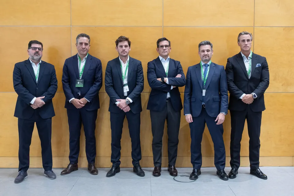 expertos en la mesa redonda energía limpia y redes inteligentes 