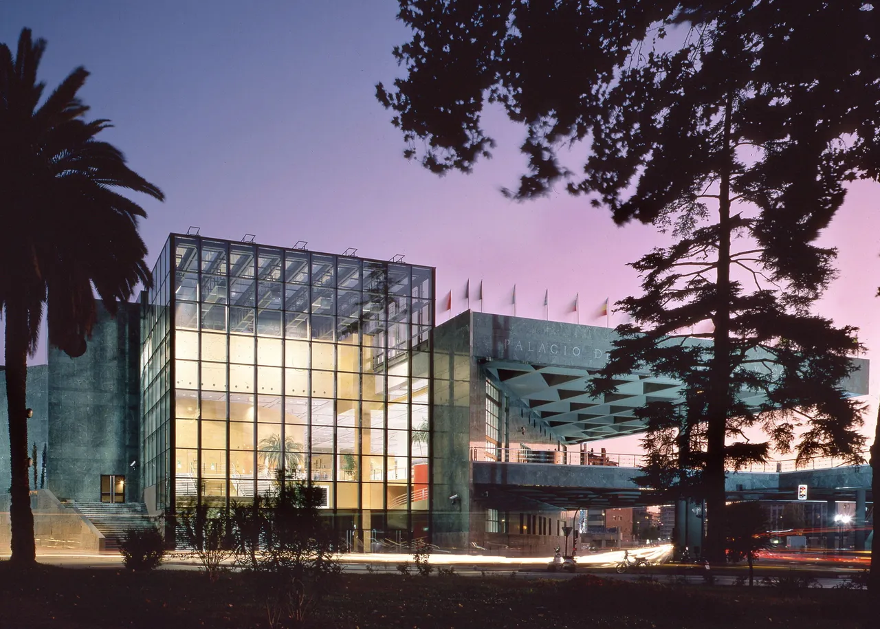 fachada palacio de congresos de granada