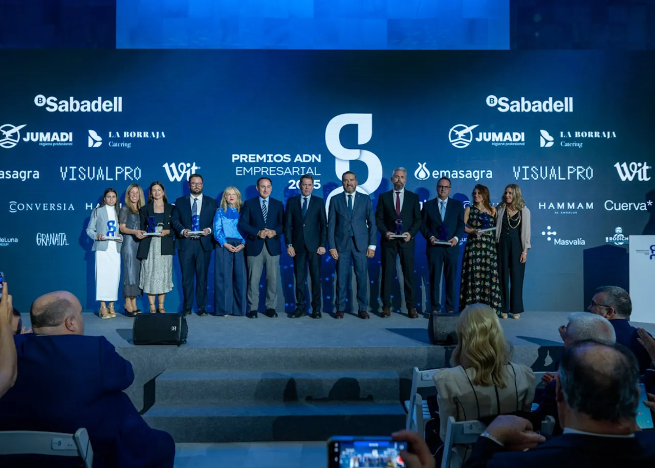 galardonados premios adn empresarial 2025