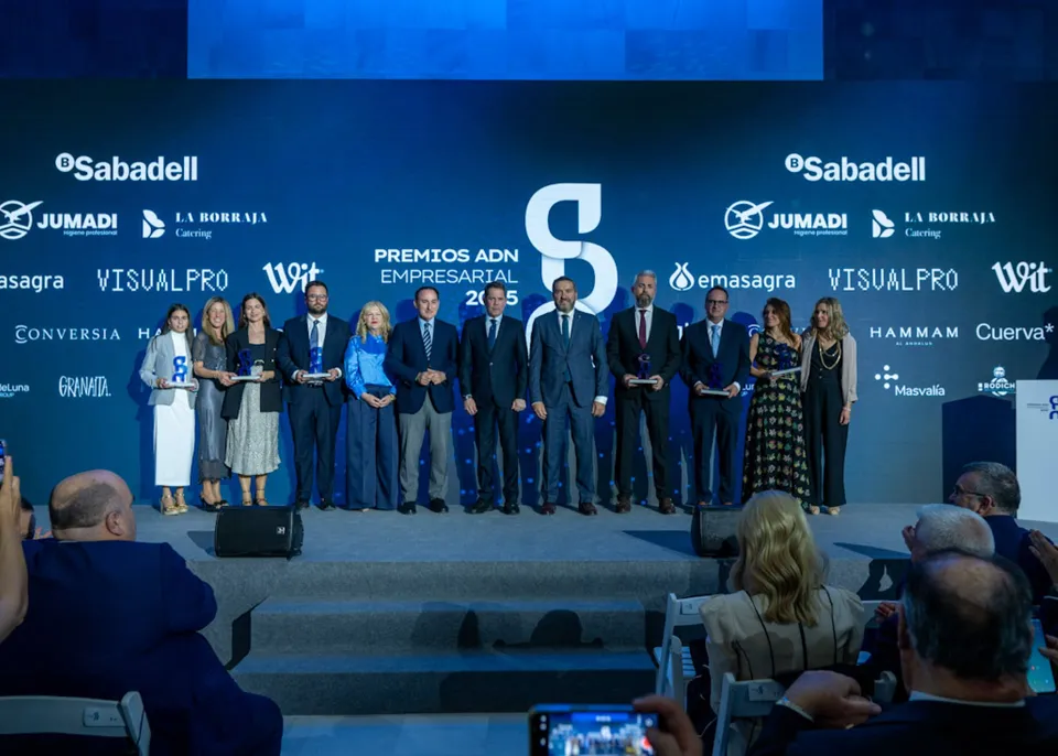 galardonados premios adn empresarial 2025