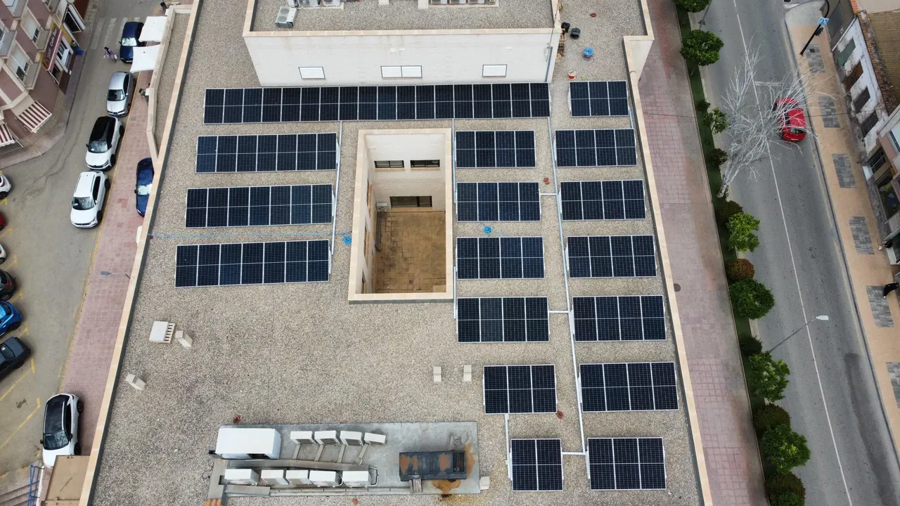 paneles solares en cubierta centro de salud murcia