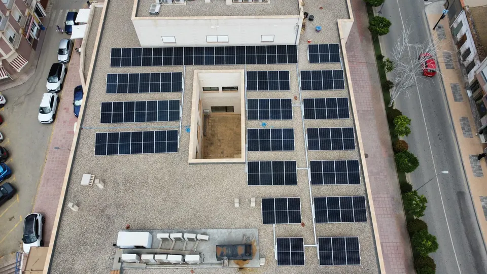 paneles solares en cubierta centro de salud murcia
