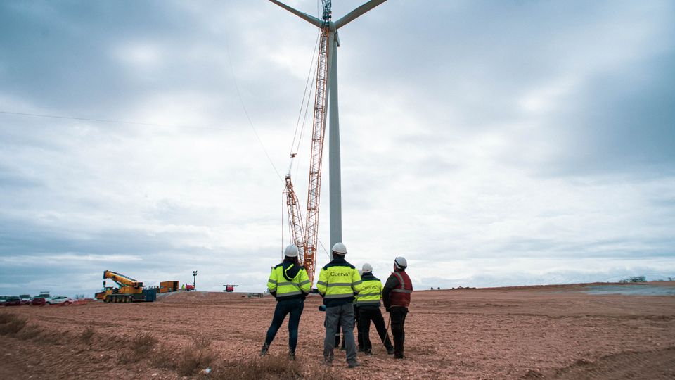 Cuerva construye en Guadix el aerogenerador experimental más potente de España 