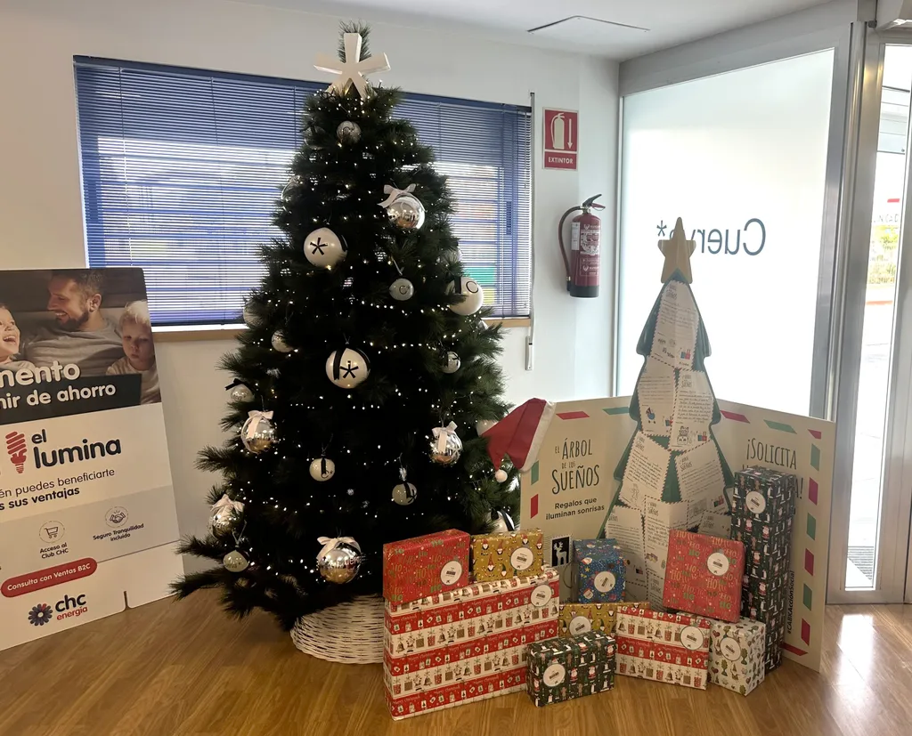 arbol de los sueños con los regalos alrededor
