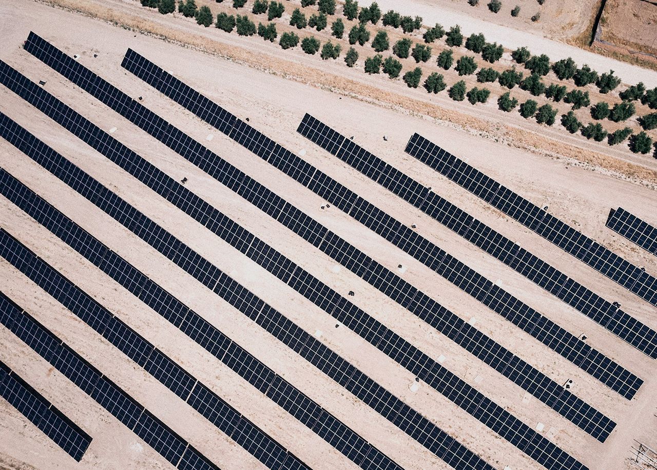 planta solar fotovoltaica camino de acula vista desde el aire dron