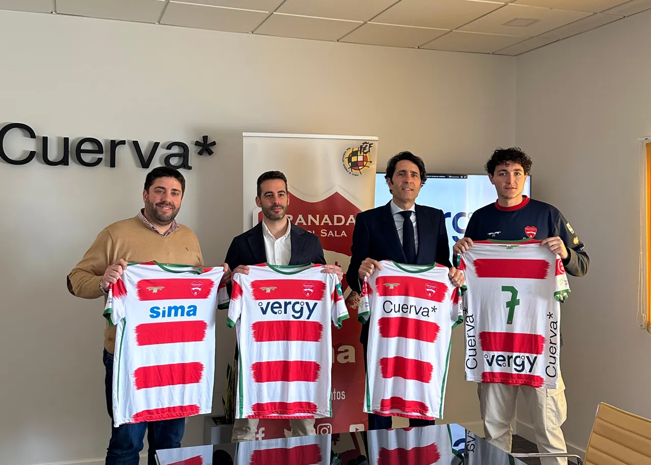 firma del acuerdo con representantes de Cuerva, Vergy y CD Granada Fútbol Sala